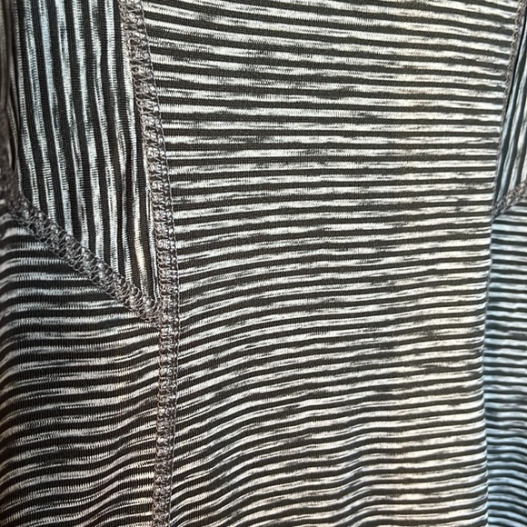 Roots Active Striped Sleeveless Tank Top – Size Small - Picture 5 of 5